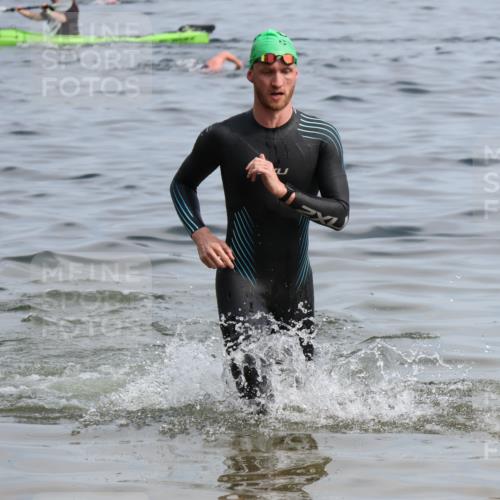 15.06.2025 - 27. Vierlanden-Triathlon Lena Gebhardt http://msf.ph/oto/8049314 15.06.2025 09:52:41 Schwimmen 313 meine-sportfotos.de