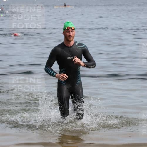 15.06.2025 - 27. Vierlanden-Triathlon Lena Gebhardt http://msf.ph/oto/8049315 15.06.2025 09:52:42 Schwimmen 313 meine-sportfotos.de