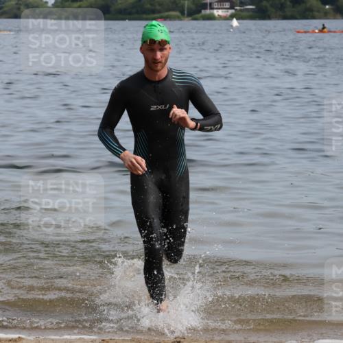 15.06.2025 - 27. Vierlanden-Triathlon Lena Gebhardt http://msf.ph/oto/8049321 15.06.2025 09:52:43 Schwimmen 313 meine-sportfotos.de