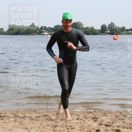 15.06.2025 - 27. Vierlanden-Triathlon Lena Gebhardt http://msf.ph/oto/8049327 15.06.2025 09:52:45 Schwimmen 313 meine-sportfotos.de