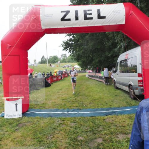 21.06.2025 - 27. Vierlanden-Triathlon MichiJ http://msf.ph/oto/8049328 15.06.2026 14:24:34 Ziel 1258 meine-sportfotos.de