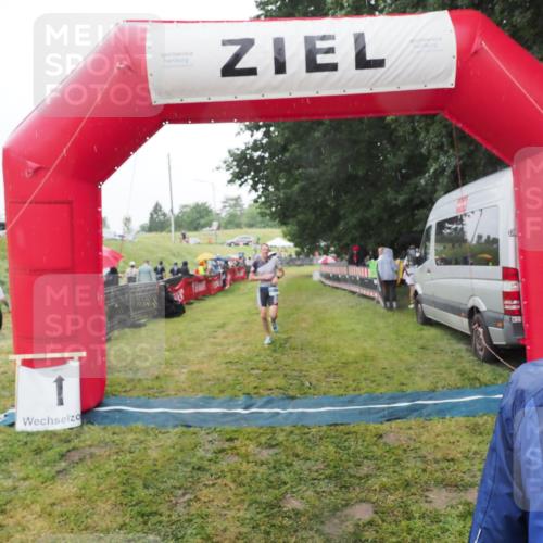 21.06.2025 - 27. Vierlanden-Triathlon MichiJ http://msf.ph/oto/8049330 15.06.2026 14:24:34 Ziel 1258 meine-sportfotos.de