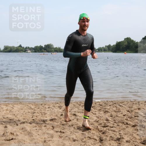 15.06.2025 - 27. Vierlanden-Triathlon Lena Gebhardt http://msf.ph/oto/8049336 15.06.2025 09:52:45 Schwimmen 313 meine-sportfotos.de