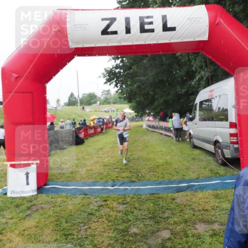 21.06.2025 - 27. Vierlanden-Triathlon MichiJ http://msf.ph/oto/8049337 15.06.2026 14:24:34 Ziel 1258 meine-sportfotos.de