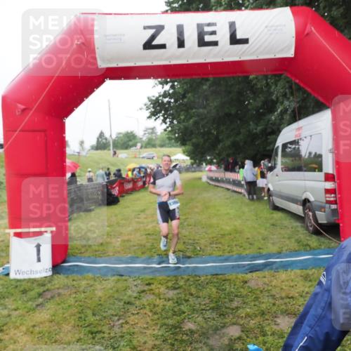 21.06.2025 - 27. Vierlanden-Triathlon MichiJ http://msf.ph/oto/8049352 15.06.2026 14:24:35 Ziel 1258 meine-sportfotos.de
