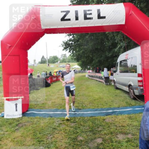 21.06.2025 - 27. Vierlanden-Triathlon MichiJ http://msf.ph/oto/8049355 15.06.2026 14:24:36 Ziel 1258 meine-sportfotos.de