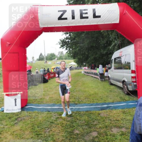 21.06.2025 - 27. Vierlanden-Triathlon MichiJ http://msf.ph/oto/8049359 15.06.2026 14:24:36 Ziel 1258 meine-sportfotos.de