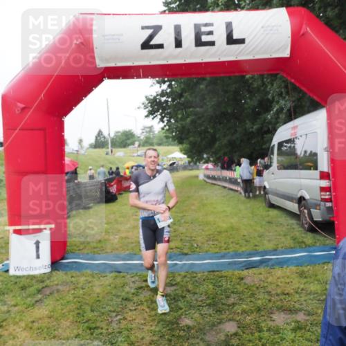 21.06.2025 - 27. Vierlanden-Triathlon MichiJ http://msf.ph/oto/8049365 15.06.2026 14:24:36 Ziel 1258 meine-sportfotos.de