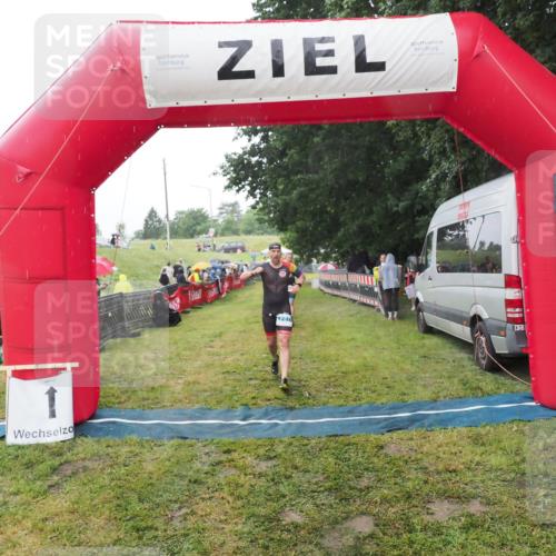 21.06.2025 - 27. Vierlanden-Triathlon MichiJ http://msf.ph/oto/8049391 15.06.2026 14:25:08 Ziel 1246, 1306 meine-sportfotos.de
