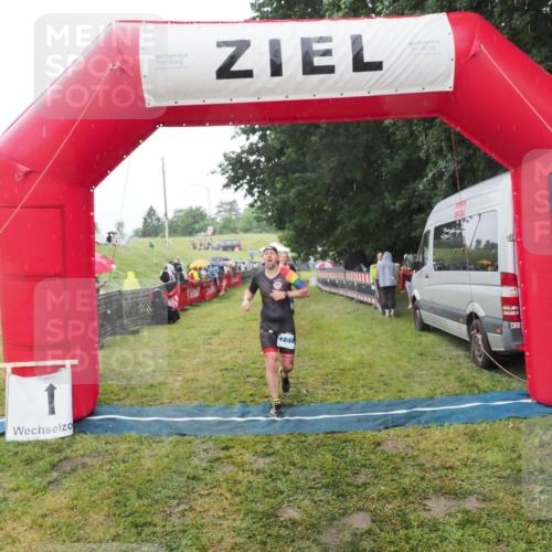 21.06.2025 - 27. Vierlanden-Triathlon MichiJ http://msf.ph/oto/8049399 15.06.2026 14:25:08 Ziel 1246, 1306 meine-sportfotos.de