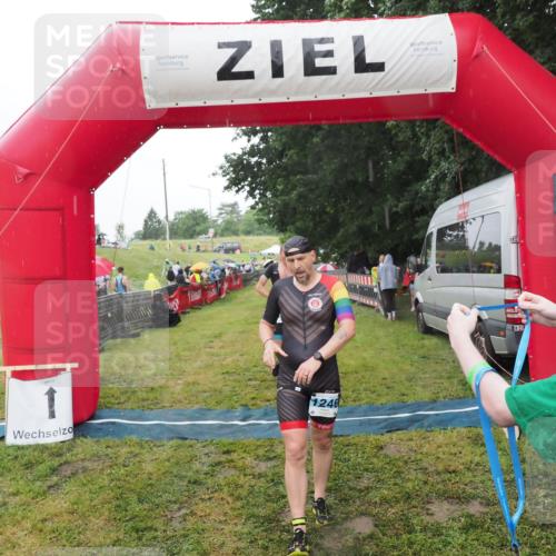 21.06.2025 - 27. Vierlanden-Triathlon MichiJ http://msf.ph/oto/8049407 15.06.2026 14:25:10 Ziel 1246, 1306 meine-sportfotos.de