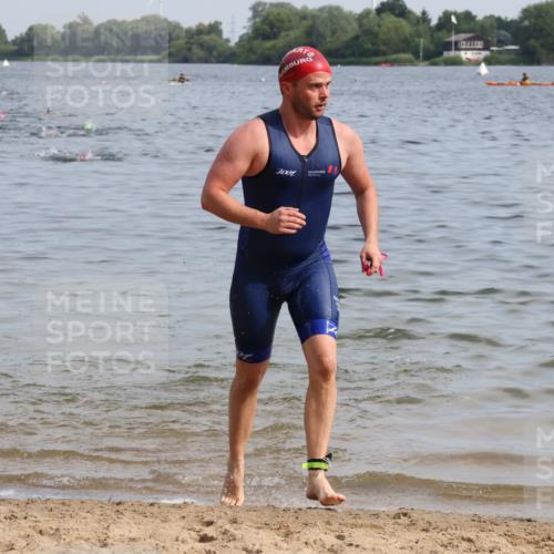 15.06.2025 - 27. Vierlanden-Triathlon Lena Gebhardt http://msf.ph/oto/8049416 15.06.2025 09:53:20 Schwimmen 304 meine-sportfotos.de
