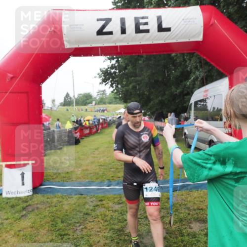 21.06.2025 - 27. Vierlanden-Triathlon MichiJ http://msf.ph/oto/8049417 15.06.2026 14:25:11 Ziel 1246, 1306 meine-sportfotos.de