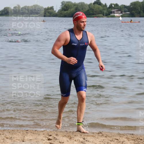 15.06.2025 - 27. Vierlanden-Triathlon Lena Gebhardt http://msf.ph/oto/8049418 15.06.2025 09:53:20 Schwimmen 304 meine-sportfotos.de