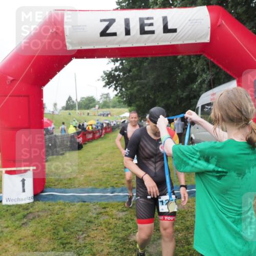 21.06.2025 - 27. Vierlanden-Triathlon MichiJ http://msf.ph/oto/8049424 15.06.2026 14:25:11 Ziel 1246, 1306 meine-sportfotos.de