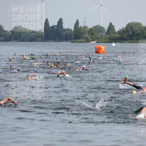 15.06.2025 - 27. Vierlanden-Triathlon Lena Gebhardt http://msf.ph/oto/8049434 15.06.2025 09:53:47 Schwimmen 307 meine-sportfotos.de