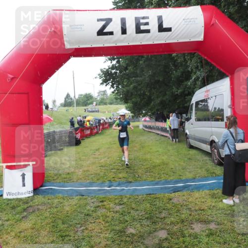 21.06.2025 - 27. Vierlanden-Triathlon MichiJ http://msf.ph/oto/8049435 15.06.2026 14:25:23 Ziel 1199 meine-sportfotos.de