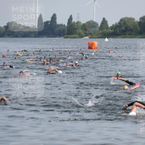 15.06.2025 - 27. Vierlanden-Triathlon Lena Gebhardt http://msf.ph/oto/8049436 15.06.2025 09:53:47 Schwimmen 307 meine-sportfotos.de