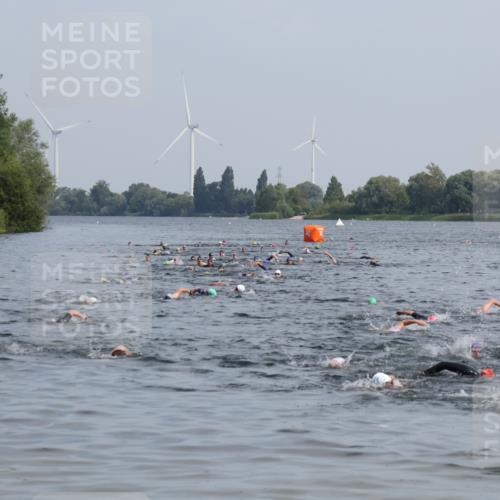 15.06.2025 - 27. Vierlanden-Triathlon Lena Gebhardt http://msf.ph/oto/8049438 15.06.2025 09:53:49 Schwimmen 307 meine-sportfotos.de
