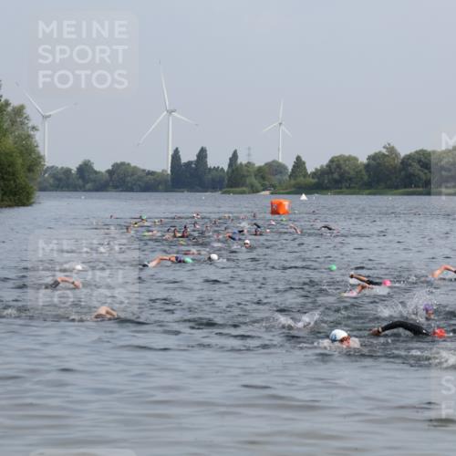 15.06.2025 - 27. Vierlanden-Triathlon Lena Gebhardt http://msf.ph/oto/8049439 15.06.2025 09:53:49 Schwimmen 307 meine-sportfotos.de