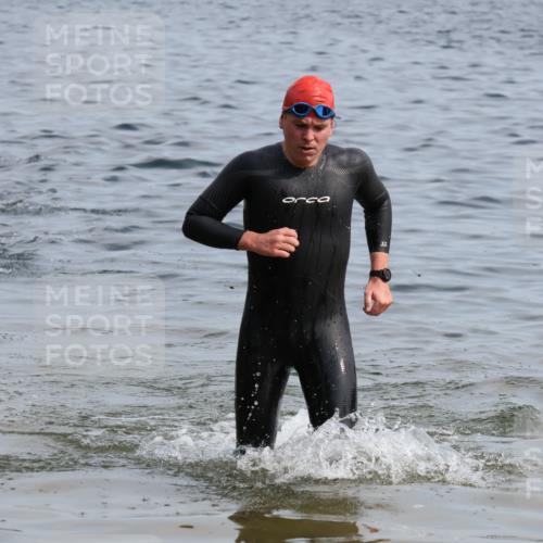 15.06.2025 - 27. Vierlanden-Triathlon Lena Gebhardt http://msf.ph/oto/8049445 15.06.2025 09:53:54 Schwimmen 307 meine-sportfotos.de