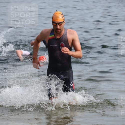 15.06.2025 - 27. Vierlanden-Triathlon Lena Gebhardt http://msf.ph/oto/8049474 15.06.2025 09:54:02 Schwimmen 267, 307, 356 meine-sportfotos.de