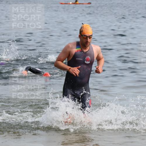 15.06.2025 - 27. Vierlanden-Triathlon Lena Gebhardt http://msf.ph/oto/8049476 15.06.2025 09:54:03 Schwimmen 267, 307, 356 meine-sportfotos.de