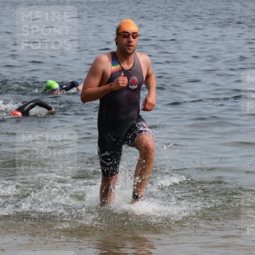 15.06.2025 - 27. Vierlanden-Triathlon Lena Gebhardt http://msf.ph/oto/8049482 15.06.2025 09:54:03 Schwimmen 267, 307, 356 meine-sportfotos.de