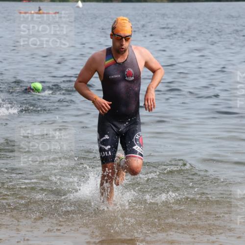 15.06.2025 - 27. Vierlanden-Triathlon Lena Gebhardt http://msf.ph/oto/8049483 15.06.2025 09:54:04 Schwimmen 267, 302, 307, 356 meine-sportfotos.de