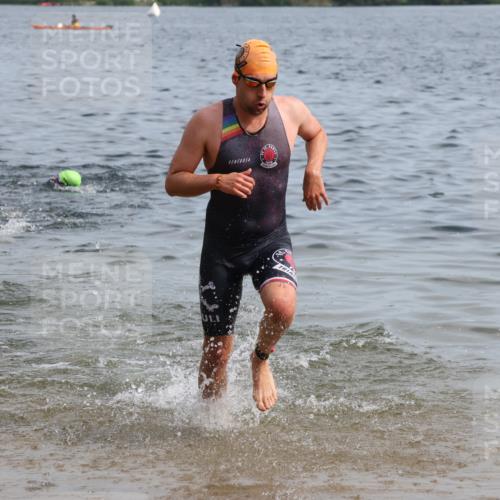 15.06.2025 - 27. Vierlanden-Triathlon Lena Gebhardt http://msf.ph/oto/8049485 15.06.2025 09:54:04 Schwimmen 267, 302, 307, 356 meine-sportfotos.de