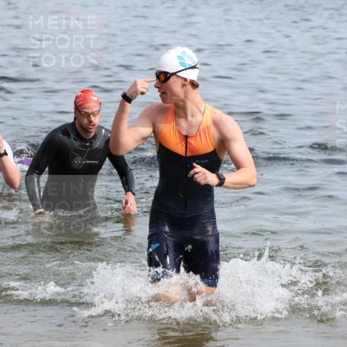 15.06.2025 - 27. Vierlanden-Triathlon Lena Gebhardt http://msf.ph/oto/8049503 15.06.2025 09:54:08 Schwimmen 267, 302, 337, 356 meine-sportfotos.de