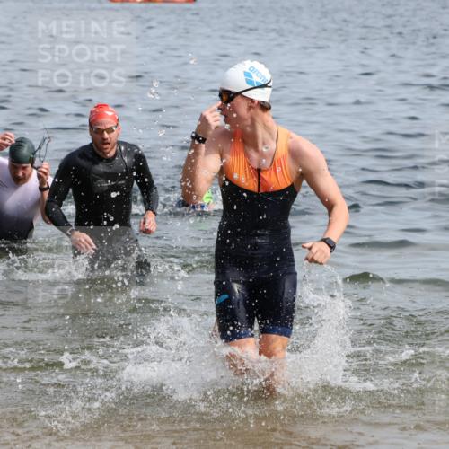 15.06.2025 - 27. Vierlanden-Triathlon Lena Gebhardt http://msf.ph/oto/8049505 15.06.2025 09:54:08 Schwimmen 267, 302, 337, 356 meine-sportfotos.de