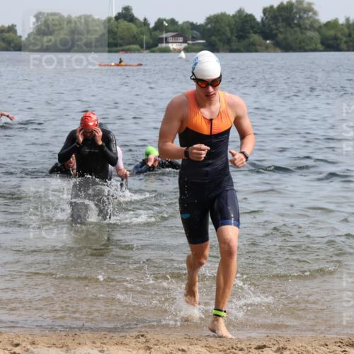 15.06.2025 - 27. Vierlanden-Triathlon Lena Gebhardt http://msf.ph/oto/8049511 15.06.2025 09:54:10 Schwimmen 267, 302, 337, 356 meine-sportfotos.de