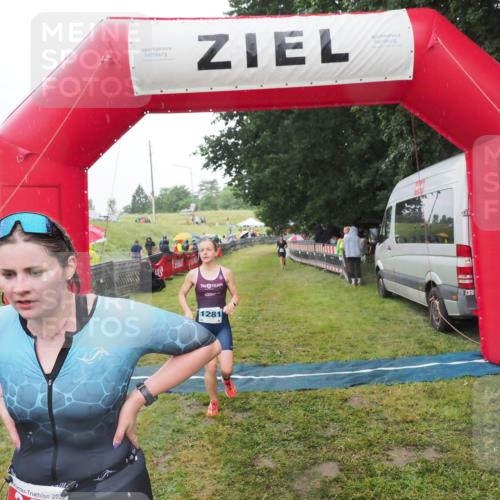 21.06.2025 - 27. Vierlanden-Triathlon MichiJ http://msf.ph/oto/8049521 15.06.2026 14:25:44 Ziel 224, 1281 meine-sportfotos.de