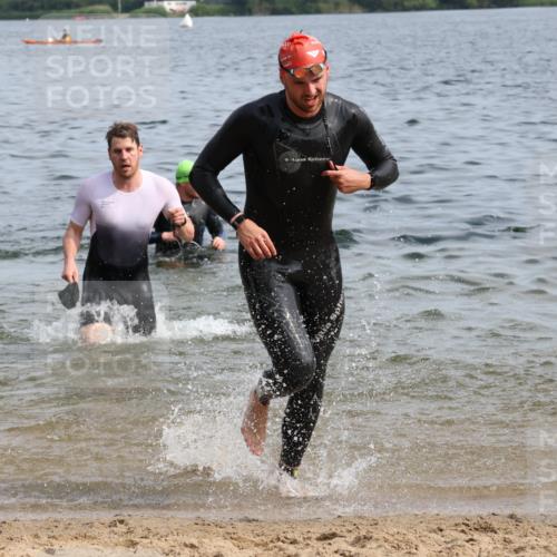 15.06.2025 - 27. Vierlanden-Triathlon Lena Gebhardt http://msf.ph/oto/8049524 15.06.2025 09:54:13 Schwimmen 255, 261, 267, 302, 337, 342, 356 meine-sportfotos.de