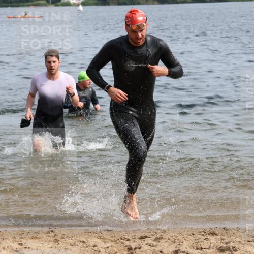 15.06.2025 - 27. Vierlanden-Triathlon Lena Gebhardt http://msf.ph/oto/8049526 15.06.2025 09:54:13 Schwimmen 255, 261, 267, 302, 337, 342, 356 meine-sportfotos.de