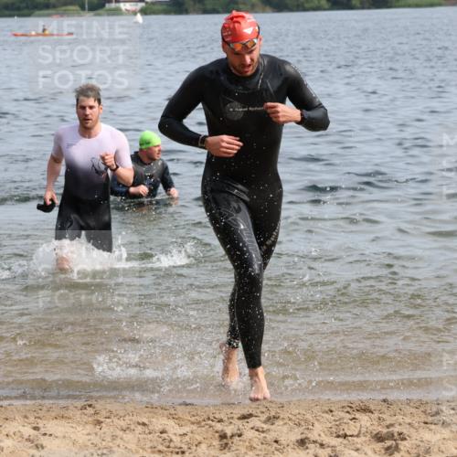 15.06.2025 - 27. Vierlanden-Triathlon Lena Gebhardt http://msf.ph/oto/8049528 15.06.2025 09:54:13 Schwimmen 255, 261, 267, 302, 337, 342, 356 meine-sportfotos.de