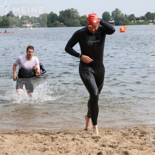 15.06.2025 - 27. Vierlanden-Triathlon Lena Gebhardt http://msf.ph/oto/8049532 15.06.2025 09:54:13 Schwimmen 255, 261, 267, 302, 337, 342, 356 meine-sportfotos.de
