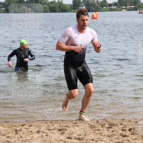 15.06.2025 - 27. Vierlanden-Triathlon Lena Gebhardt http://msf.ph/oto/8049541 15.06.2025 09:54:15 Schwimmen 253, 255, 261, 267, 302, 337, 342, 356 meine-sportfotos.de