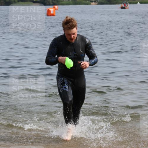 15.06.2025 - 27. Vierlanden-Triathlon Lena Gebhardt http://msf.ph/oto/8049553 15.06.2025 09:54:20 Schwimmen 253, 255, 261, 302, 337, 342, 354, 356 meine-sportfotos.de