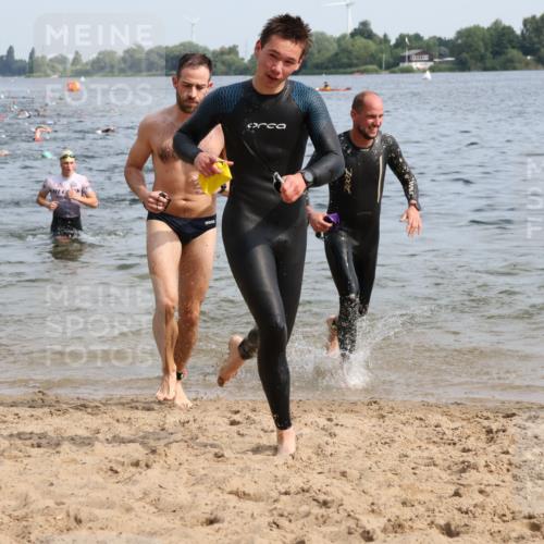 15.06.2025 - 27. Vierlanden-Triathlon Lena Gebhardt http://msf.ph/oto/8049560 15.06.2025 09:54:21 Schwimmen 253, 255, 261, 302, 337, 342, 354 meine-sportfotos.de