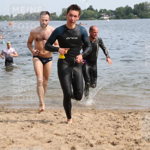 15.06.2025 - 27. Vierlanden-Triathlon Lena Gebhardt http://msf.ph/oto/8049563 15.06.2025 09:54:21 Schwimmen 253, 255, 261, 302, 337, 342, 354 meine-sportfotos.de