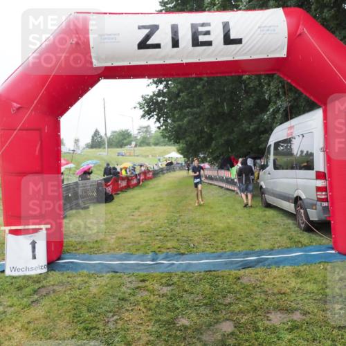21.06.2025 - 27. Vierlanden-Triathlon MichiJ http://msf.ph/oto/8049564 15.06.2026 14:26:38 Ziel 1316 meine-sportfotos.de