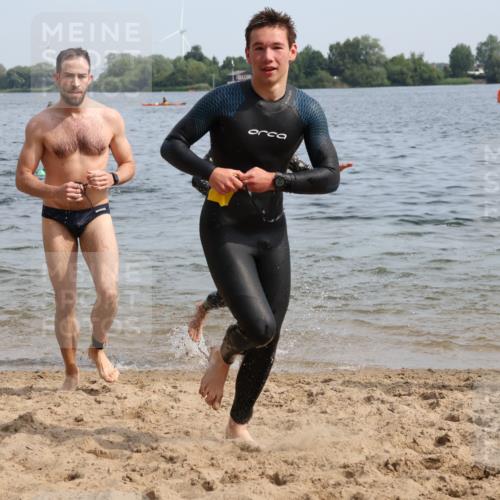 15.06.2025 - 27. Vierlanden-Triathlon Lena Gebhardt http://msf.ph/oto/8049565 15.06.2025 09:54:22 Schwimmen 253, 255, 261, 302, 318, 337, 342, 354 meine-sportfotos.de