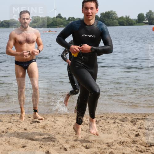 15.06.2025 - 27. Vierlanden-Triathlon Lena Gebhardt http://msf.ph/oto/8049566 15.06.2025 09:54:22 Schwimmen 253, 255, 261, 302, 318, 337, 342, 354 meine-sportfotos.de