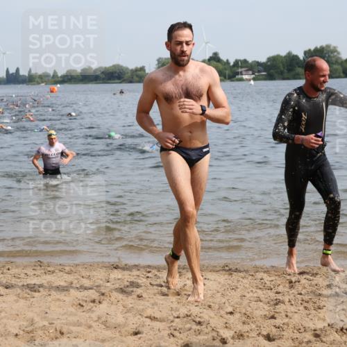15.06.2025 - 27. Vierlanden-Triathlon Lena Gebhardt http://msf.ph/oto/8049568 15.06.2025 09:54:22 Schwimmen 253, 255, 261, 302, 318, 337, 342, 354 meine-sportfotos.de