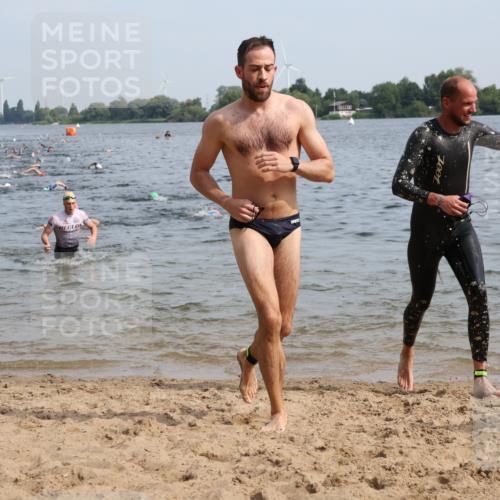 15.06.2025 - 27. Vierlanden-Triathlon Lena Gebhardt http://msf.ph/oto/8049570 15.06.2025 09:54:22 Schwimmen 253, 255, 261, 302, 318, 337, 342, 354 meine-sportfotos.de