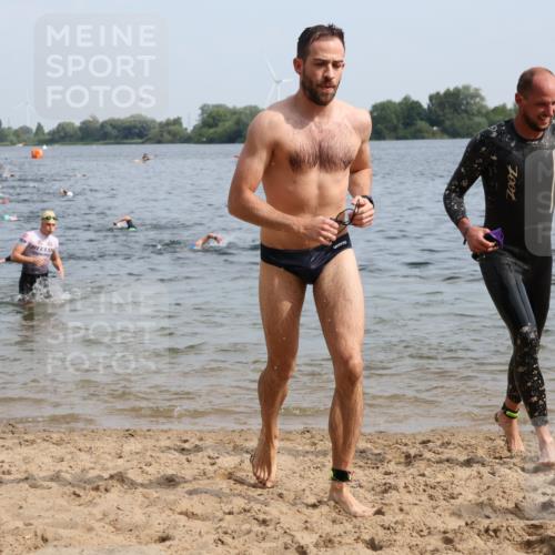 15.06.2025 - 27. Vierlanden-Triathlon Lena Gebhardt http://msf.ph/oto/8049572 15.06.2025 09:54:23 Schwimmen 253, 255, 261, 302, 318, 337, 342, 354 meine-sportfotos.de