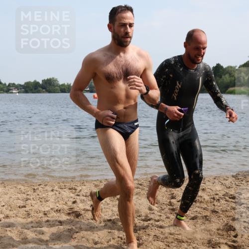 15.06.2025 - 27. Vierlanden-Triathlon Lena Gebhardt http://msf.ph/oto/8049582 15.06.2025 09:54:24 Schwimmen 253, 255, 261, 302, 318, 337, 342, 354 meine-sportfotos.de