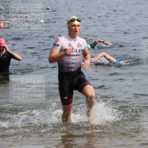15.06.2025 - 27. Vierlanden-Triathlon Lena Gebhardt http://msf.ph/oto/8049586 15.06.2025 09:54:26 Schwimmen 253, 255, 261, 262, 318, 337, 342, 354 meine-sportfotos.de